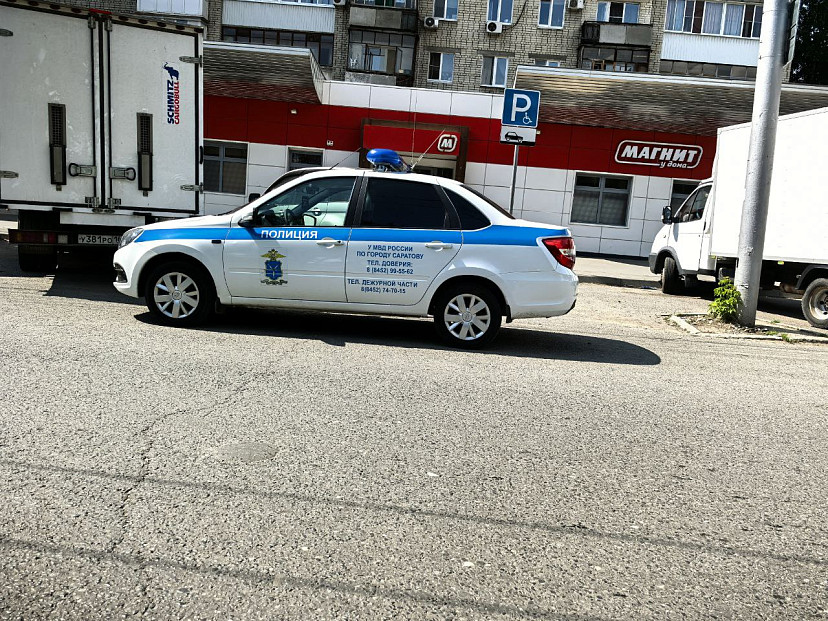 Жительнице Саратова пьяный сын угрожал топором 